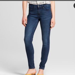 Curvy skinny jeans